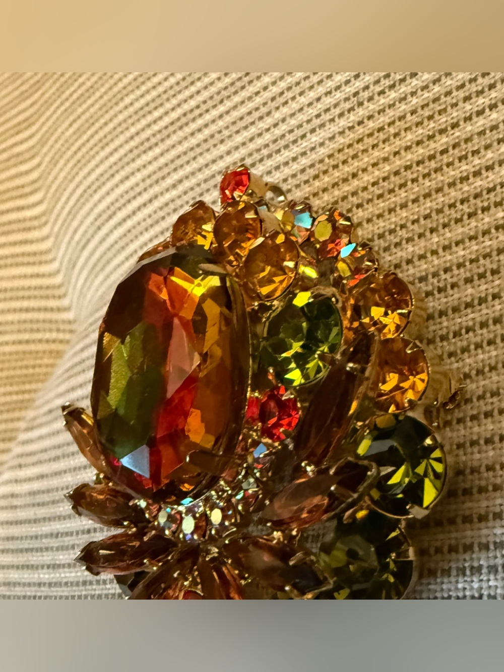 Juliana Heliotrope  Green Topaz Gold tone Rhinestone Brooch Book piece Verified - Picture 5 of 13
